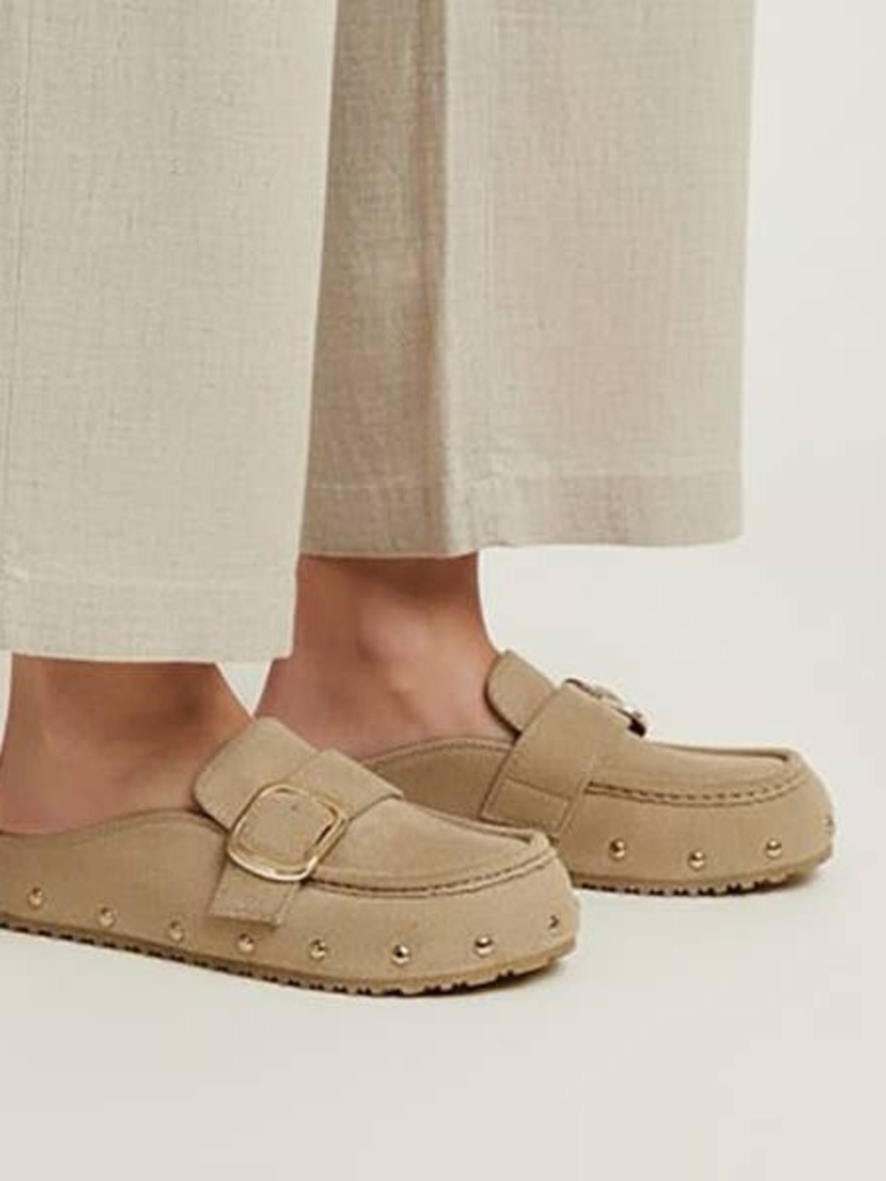 Women‘s Bone Suede Rivet Slip On Comfort Flat Clogs - Picture 3 of 4